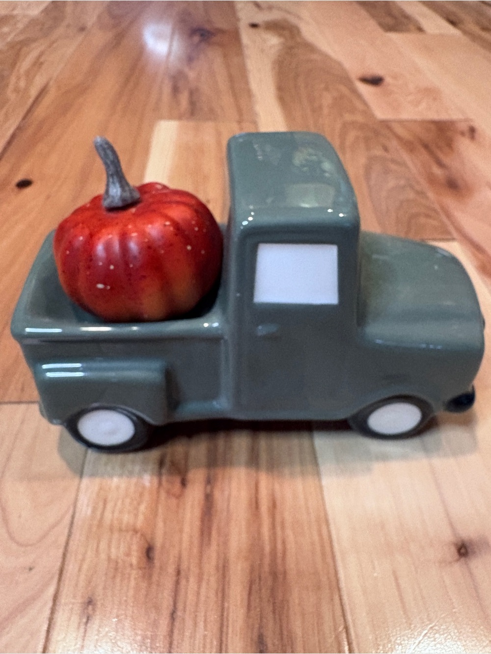Fall Decor Farm Truck and pumpkin